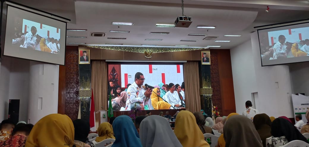 Ketua dan Sekertaris Program Studi Ekonomi Pembangunan Hadiri Pertemuan Tahunan Asosiasi Program Studi Ekonomi Pembangunan Indonesia Ke - 8